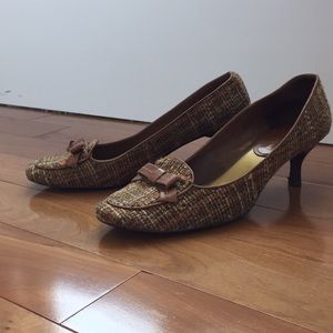 Enzo Angiolini tweed kitten heel pump size 8.5